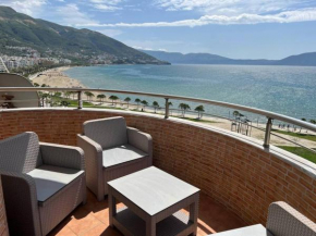 Luxurious 3-Bedroom Beachfront Suite by ApartmentsVloraHolidays